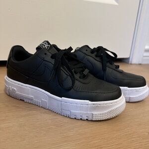 Nike Air Force 1 Pixel